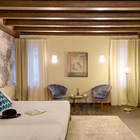 Palazzo Duomo Suites In Udine Center מראה חיצוני תמונה