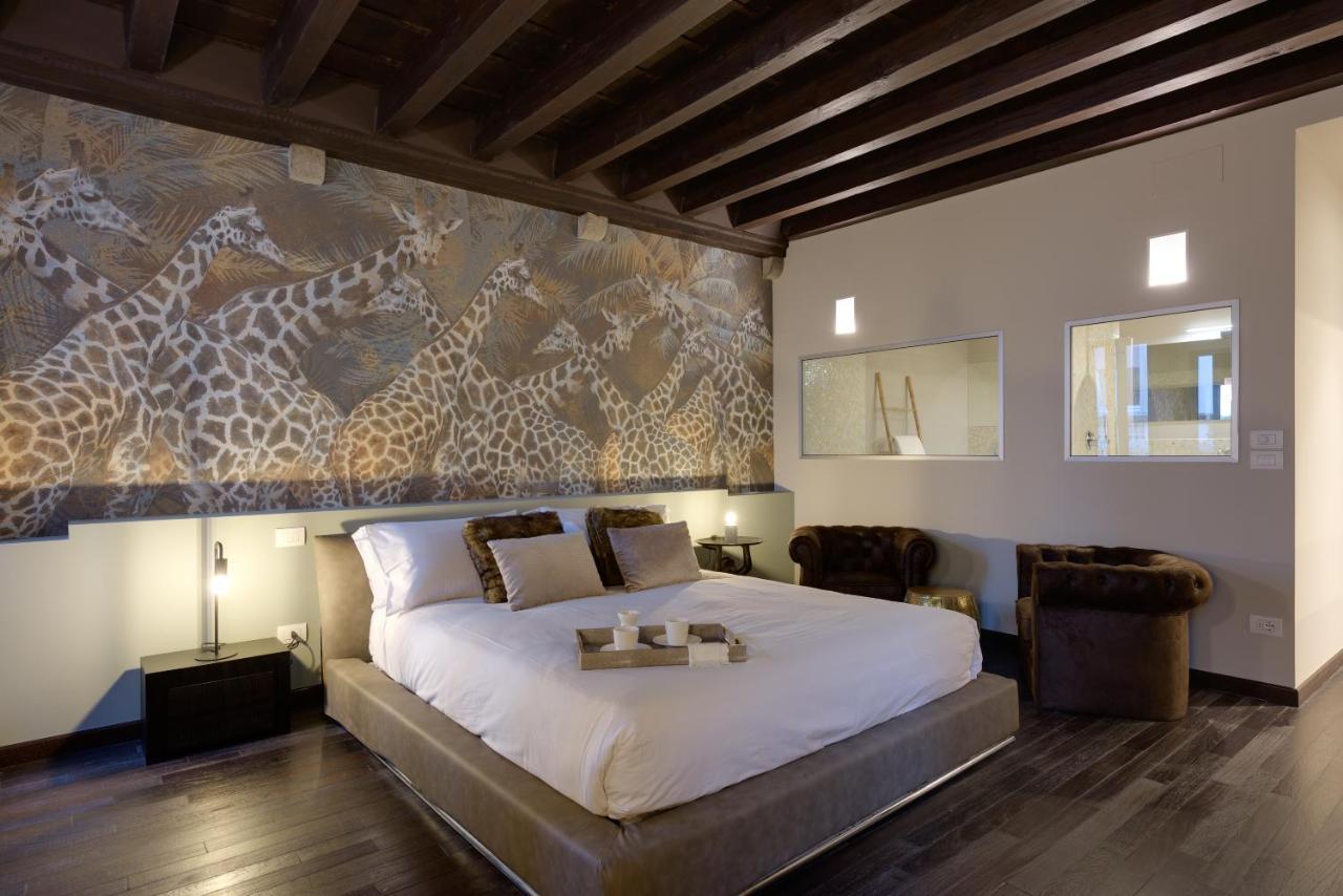Palazzo Duomo Suites In Udine Center מראה חיצוני תמונה